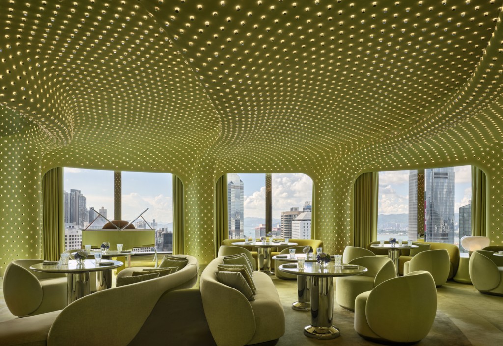 Making its highly anticipated debut at the Hong Kong Wine & Dine Festival, Peridot, the crown jewel of Hong Kong’s architectural landmark The Henderson, brings its avant-garde glamour to the waterfront. Celebrated for its bold, transformative aesthetic, the destination was recently honoured by the Prix Versailles as one of the World’s 16 Most Beautiful Restaurants.