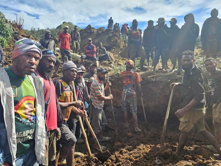 A locals gather amid the damage after a landslide in Maip Mulitaka, Enga province, Papua New Guinea May 24. (Reuters) A locals gather amid the damage after a landslide in Maip Mulitaka, Enga province, Papua New Guinea May 24. (Reuters)