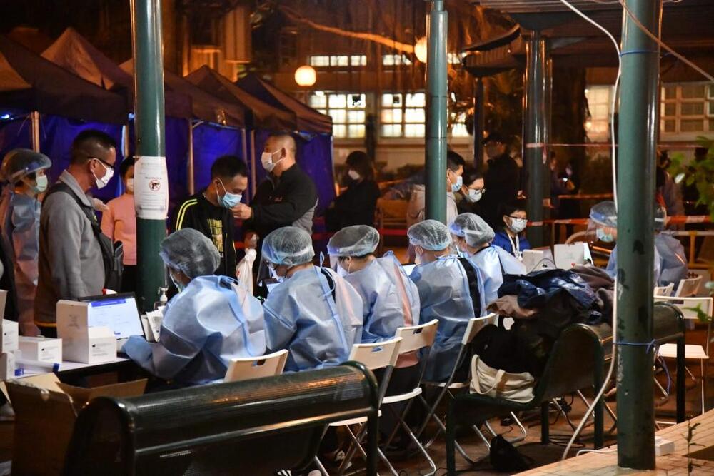 Residents of Block 3 of Po Tin Estate in Tuen Mun line up to undergo compulsory testing. 