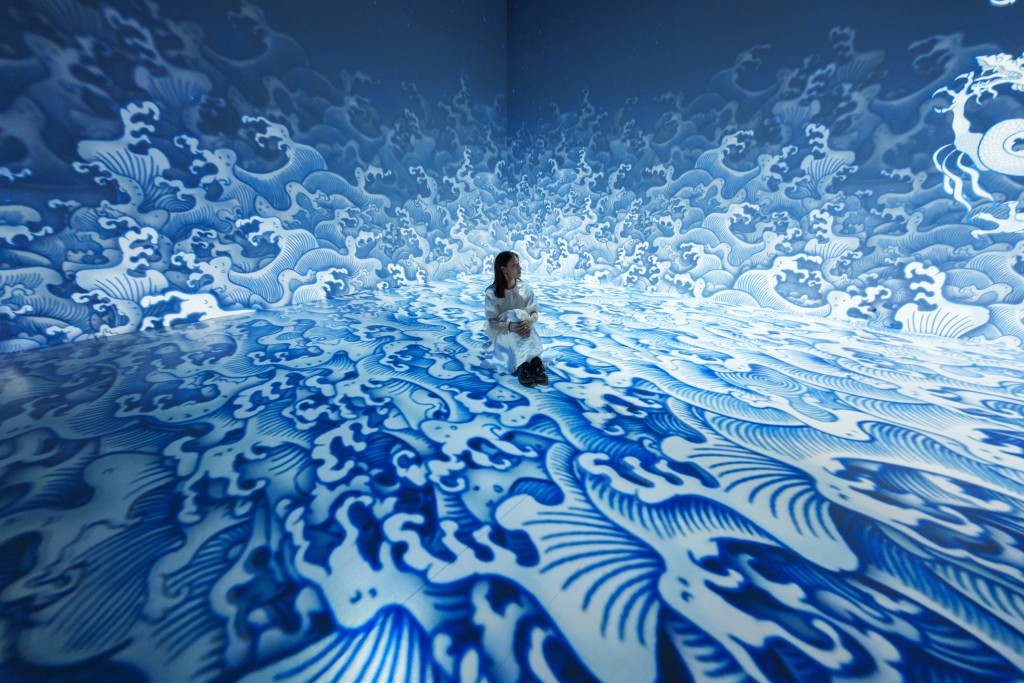 As you stroll, let the patterns beneath your feet dance in dynamic forms. Photo: Derry Ainsworth © Hong Kong Palace Museum