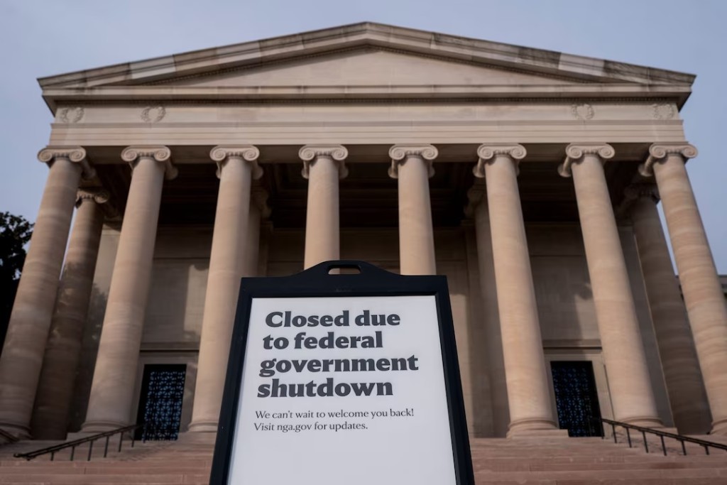 Signage warning of closures due to the U.S. Government shutdown in front of the National Gallery of Art, more than a month into the continuing U.S. government shutdown in Washington, D.C., U.S., November 7, 2025. (REUTERS/Nathan Howard)