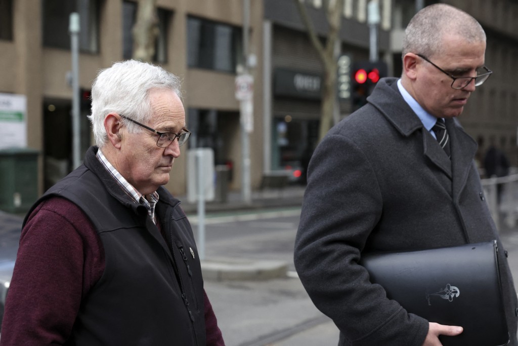 Photo by MARTIN KEEP / AFP  Ian Wilkinson (L), the only guest to survive the toxic mushroom lunch with Australian murderer Erin Patterson, and Detective Leading Senior Constable Stephen Eppingstall leave the Supreme Court of Victoria after the first day of the appeal hearing in Melbourne on August 19, 2026.
