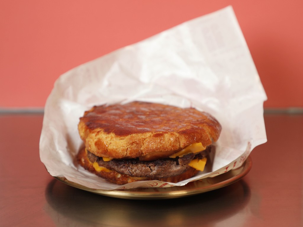 Smash Wagyu Cheeseburger (HK$88).