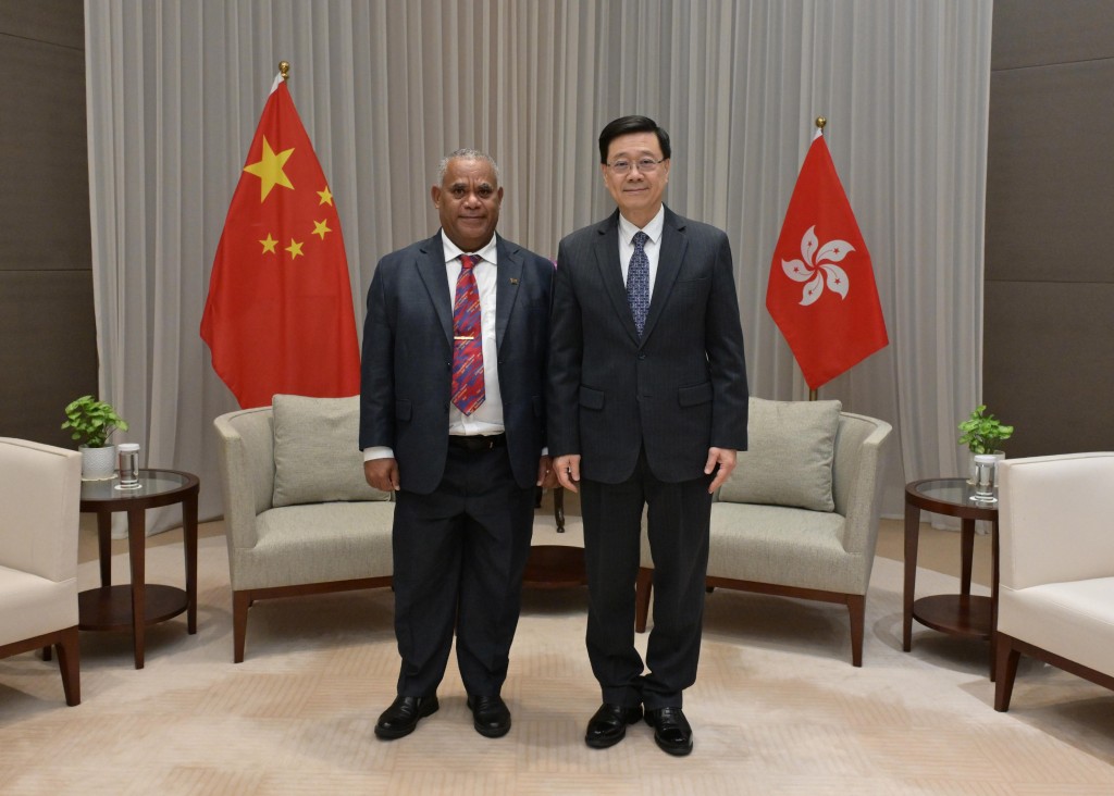 Lee meets with Jotham Napat on Tuesday. (GIS)