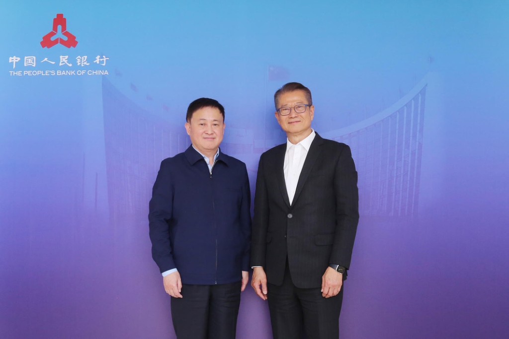 Chan and Governor of the People's Bank of China (PBOC) Pan Gongsheng. (Source: Chan's blog)