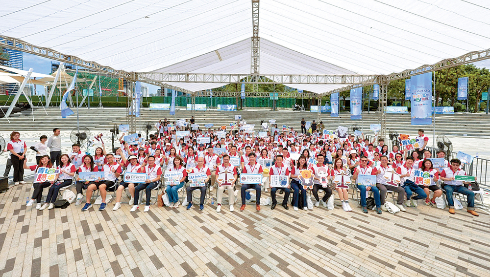  Group photo of the GBA Study Tour at Shenzhen Talent Park.