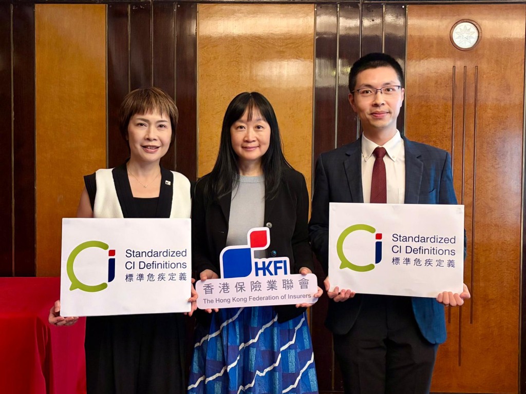 From left: Selina Lau, Orchis Li, Dr. Raymond Ning, director of underwriting and claims services at Hannover Rück SE Hong Kong Branch