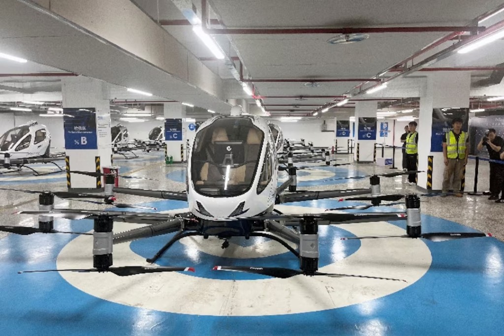 Electric vertical take-off and landing (eVTOL) aircraft sit at EHang's flying services facility during a government-organised media trip in Hefei, Anhui province, China May 19, 2026. Picture taken with a mobile phone. REUTERS/Kevin Yao/ File Photo 