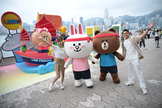 LINE FRIENDS Hong Kong Summer Chill has set up seven check-in hot spots and limited product stores on Avenue of Stars.
