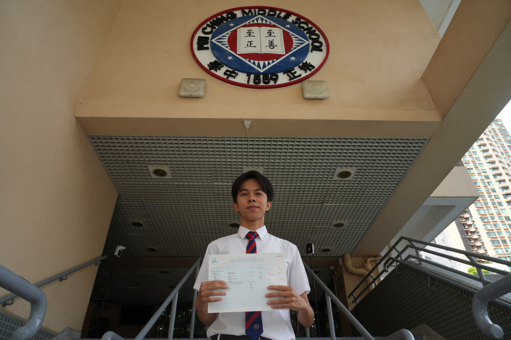 Super top scorer Kwong Wang-chit from Pui Ching Middle School. 