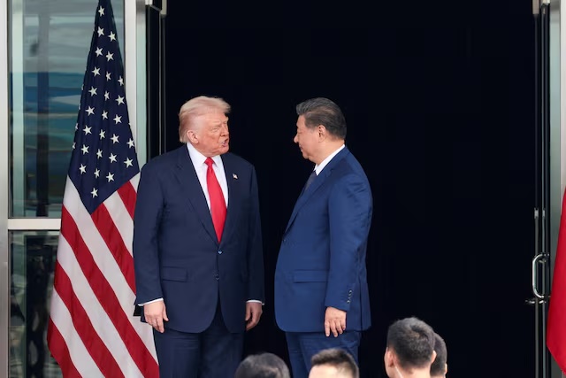 U.S. President Donald Trump and Chinese President Xi Jinping talk as they leave after a bilateral meeting at Gimhae International Airport, on the sidelines of the Asia-Pacific Economic Cooperation summit, in Busan, South Korea, October 30, 2025. REUTERS/Evelyn Hockstein/File Photo 
