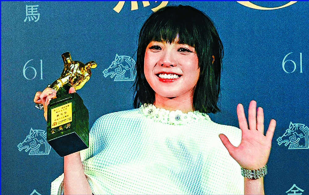 Neo Yau and Chung Suet-ying at the awards show. Neo Yau and Chung Suet-ying at the awards show.