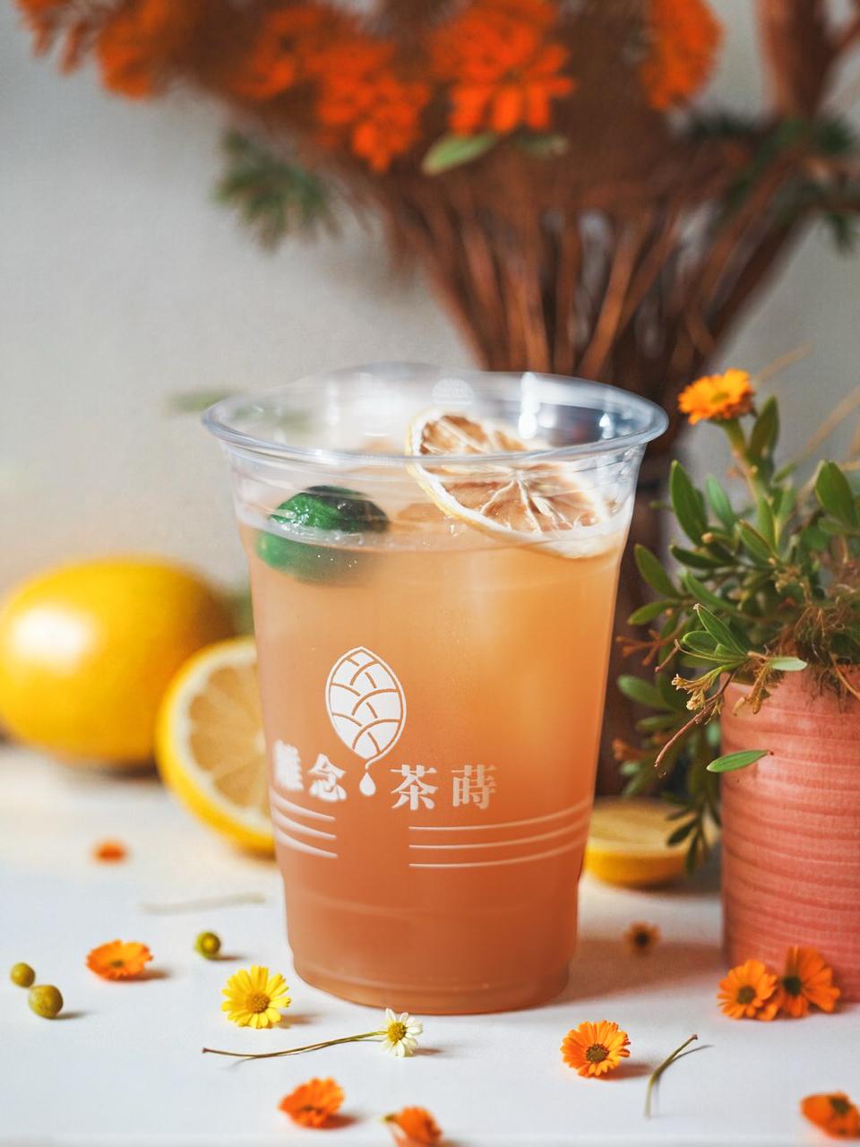 The “Ice Lemon Teaholic,” brewed from a bespoke blend of Winter Flush Phoenix Oolong and Charcoal-roasted Tieguanyin, then brightened with Indian gooseberry, lemon and calamansi.