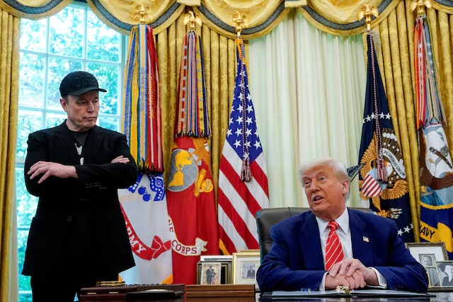 U.S. President Donald Trump and Elon Musk attend a press conference in the Oval Office of the White House in Washington, D.C., U.S., May 30, 2025. REUTERS/Nathan Howard/File Photo