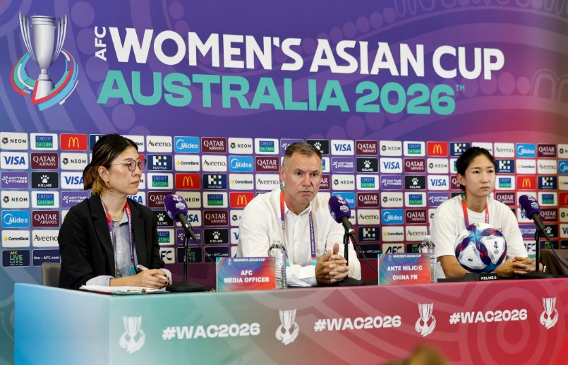 Ante Milicic, with China forward Wang Yanwen, right, coached many of the current Matildas.  XINHUA