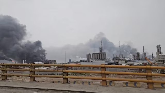 Smoke rises after strikes on the Mahshahr Petrochemical Zone in Bandar Mahshahr County, Khuzestan Province, Iran, in this handout picture released April 4, 2026, and obtained from a social media video. SOCIAL MEDIA/via REUTERS 