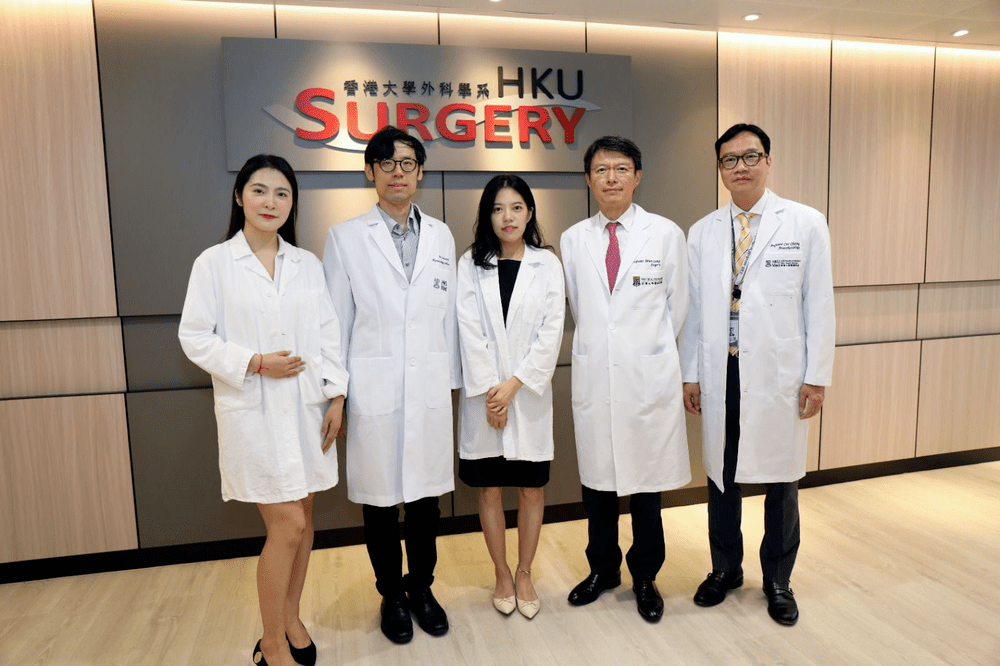 Presenting the findings of their research into post-surgery opioid use are, from left, Li Lanlan, Carlos Wong, Liu Xiaodong, and professors Brian Lang and Cheung Chi-wai. Presenting the findings of their research into post-surgery opioid use are, from left, Li Lanlan, Carlos Wong, Liu Xiaodong, and professors Brian Lang and Cheung Chi-wai.