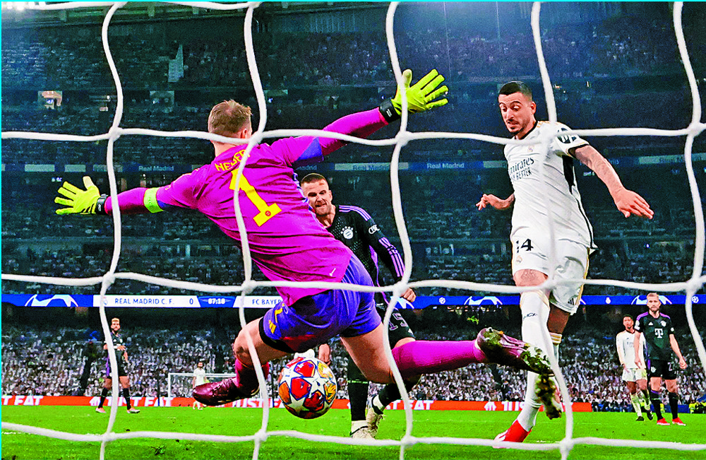 Joselu pounces on a rare error by Bayern goalkeeper Manuel Neuer to draw Real Madrid level at the Bernabeu. REUTERS