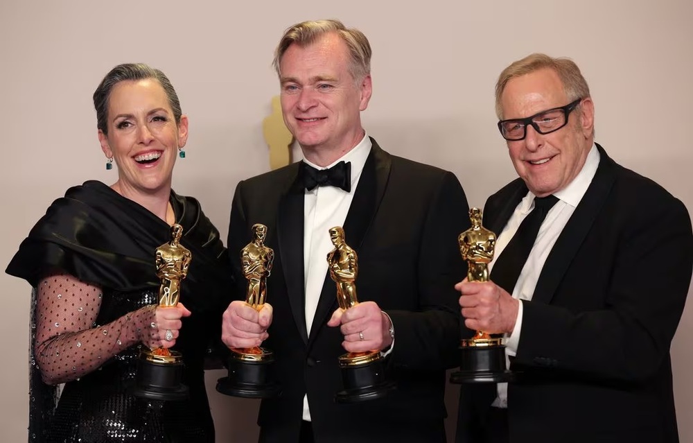 Christopher Nolan, Emma Thomas and Charles Roven pose with the Oscar for Best Picture for ‘Oppenheimer’ in the Oscars photo room at the 96th Academy Awards in Hollywood, Los Angeles, California, U.S., March 10, 2024. (REUTERS/Carlos Barria)