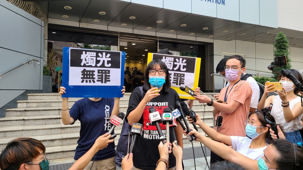 Tonyee Chow left Tsuen Wan Police Station in the afternoon. Tonyee Chow left Tsuen Wan Police Station in the afternoon.