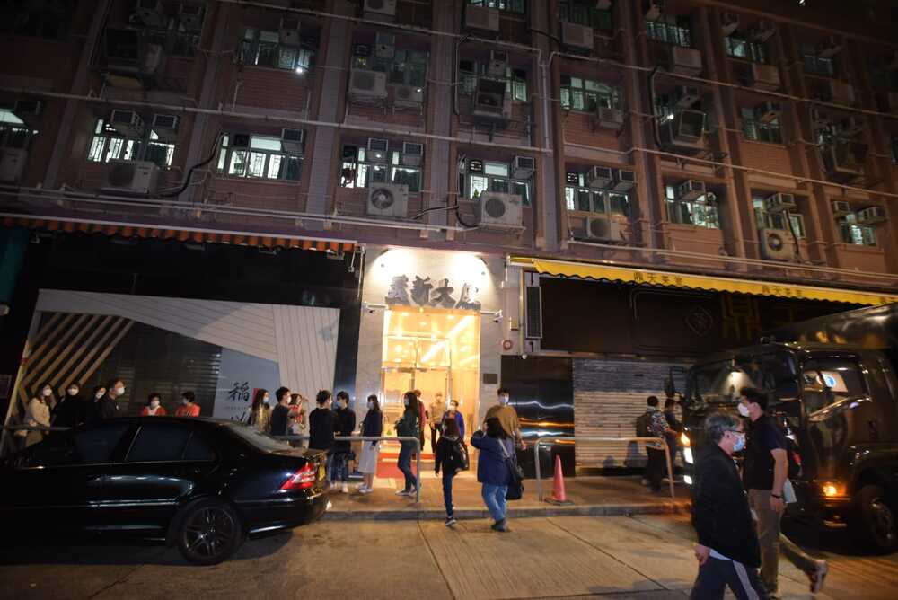 Mei Sun Building on Kau Hui Chik Street in Tai Po has been locked down on Thursday night. 