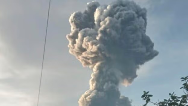 An explosive eruption occurs at the summit vent of Mount Kanlaon, as seen from Bago City, Negros Occidental province, Philippines on Tuesday April 8, 2025. Credit: AP/Chona Aplaon An explosive eruption occurs at the summit vent of Mount Kanlaon, as seen from Bago City, Negros Occidental province, Philippines on Tuesday April 8, 2025. Credit: AP/Chona Aplaon