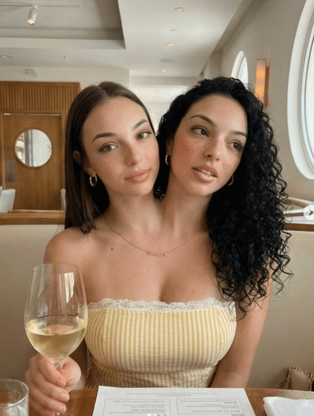 IG@itsvaleriaandcamila