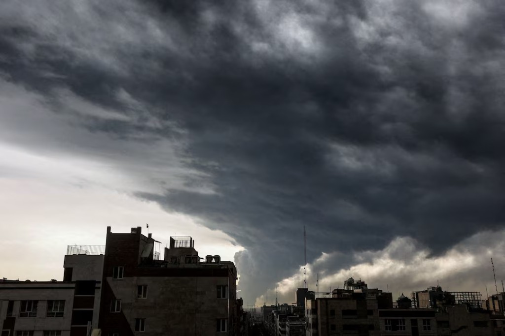  Smoke continues to rise after a reported strike on fuel tanks in an oil refinery, amid the U.S.-Israeli conflict with Iran, in Tehran, Iran, March 8, 2026. Majid Asgaripour/WANA (West Asia News Agency) via REUTERS