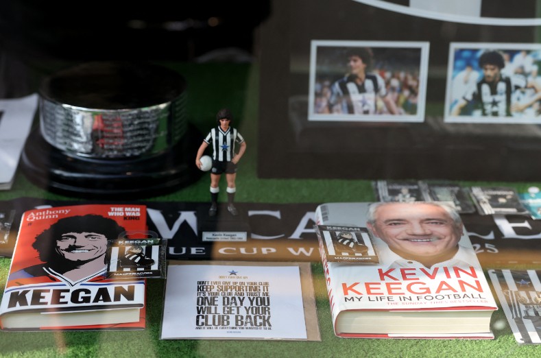 Fans pay their respects to Kevin Keegan. REUTERS
