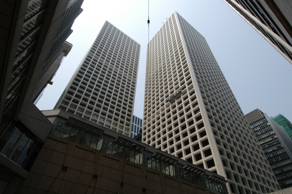 Hongkong Land's office and retail space includes the Landmark, above, Alexandra House and Exchange Square's towers. 2006/04/15 The Standard A03 (Pix By : Peter Ng) 