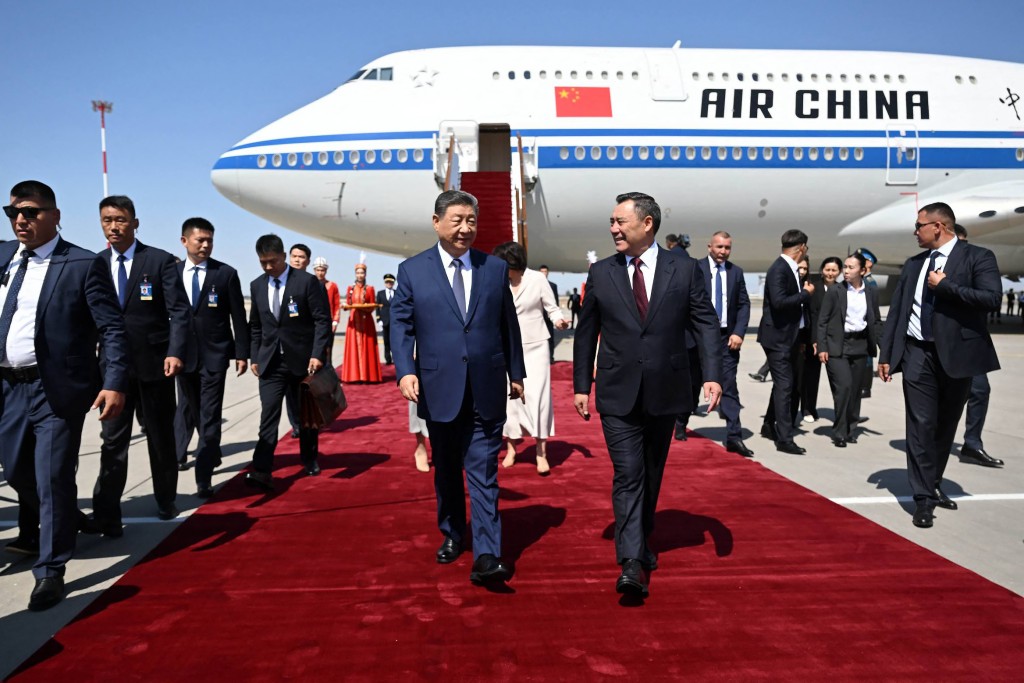  Kyrgyzstan's President Sadyr Japarov (C-R) welcomes China’s President Xi Jinping (C-L) upon his arrival in Bishkek, ahead of the Shanghai Cooperation Organisation (SCO) summit. (AFP)