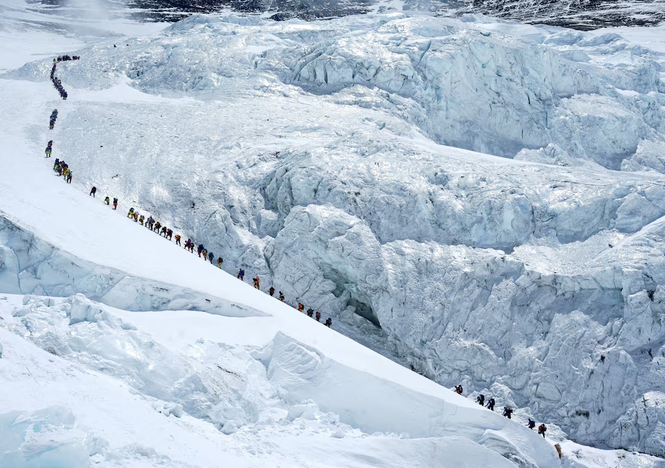 Climbers walk in a long queue as they head to summit Mount Everest in the Solukhumbu district, also known as the Everest region, Nepal, May 18, 2026. REUTERS/Purnima Shrestha/File Photo