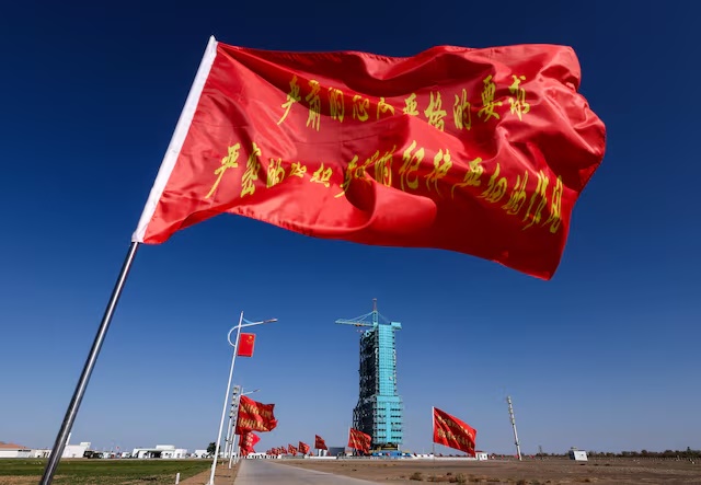 Flags fly along the road near the launch pad for the Long March-2F rocket, ahead of the Shenzhou-21 spaceflight mission to China's Tiangong space station, at the Jiuquan Satellite Launch Center, near Jiuquan, Gansu province, China, October 30, 2025. REUTERS/Maxim Shemetov/File Photo