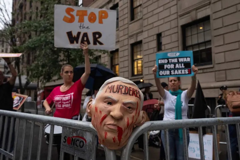 Protesters chant against the arrival of Israel’s prime minister Benjamin Netanyahu during the 80th session of the United Nations General Assembly, Thursday, Sept. 25, 2025, in New York. (AP Photo/Yuki Iwamura)