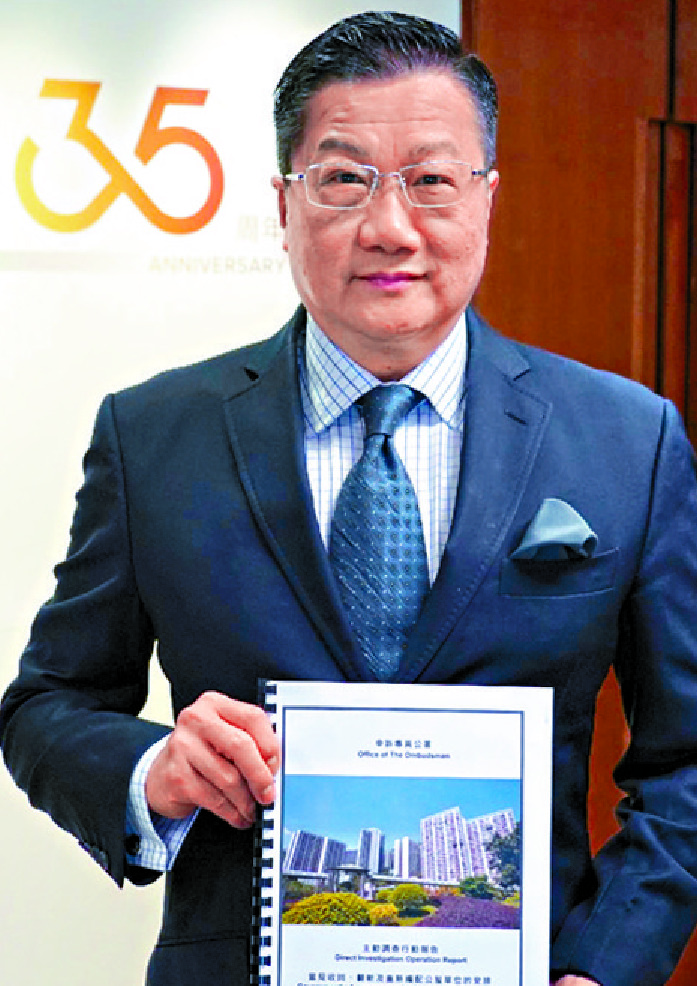 Jack Chan shows his office's direct investigation report. SING TAO Jack Chan shows his office's direct investigation report. SING TAO