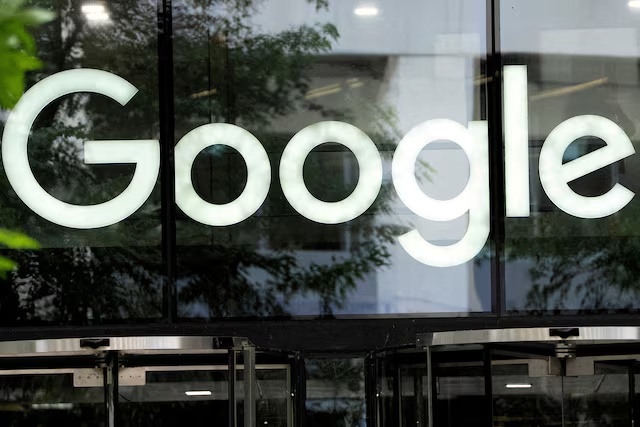 FILE PHOTO: The Google logo is seen outside the company's offices in London, Britain, June 24, 2025. REUTERS/Carlos Jasso/File Photo/File Photo 