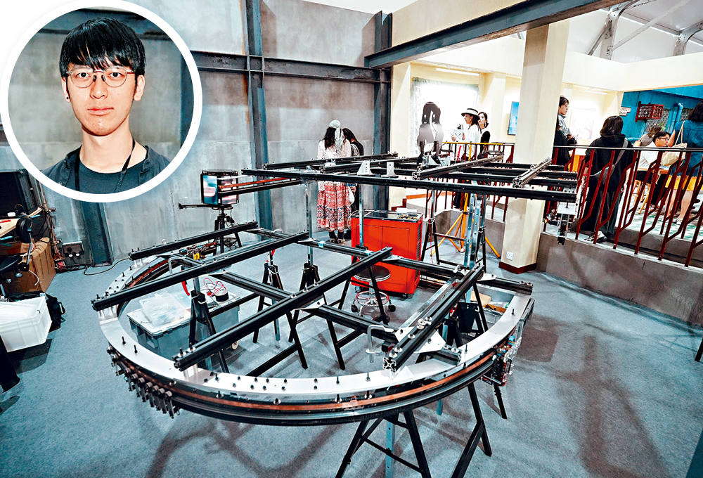 Hong Kong artist Tung Wing-hong creates on-site at