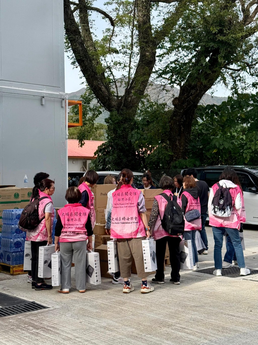 The Care Teams provide support. (Source: Winnie Ho's Facebook)