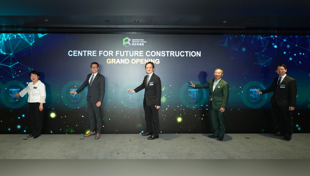 (From left to right) Mrs. LO LEE Oi-lin, Chairperson of the Hong Kong Institute of Construction Management Board; Ir Albert CHENG, Executive Director of the CIC; Ir Joseph LO, Head of Project Strategy and Governance Office, Development Bureau; Ir Prof. Thomas HO, Chairman of the CIC; Prof. Jack CHENG, Chairperson of Centre for Future Construction Project Steering Committee.