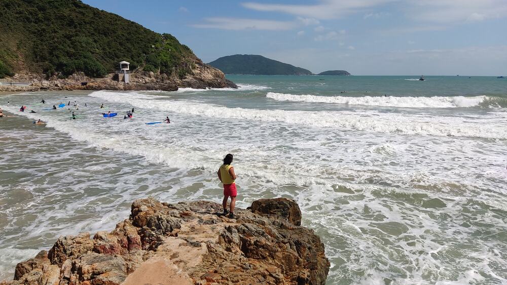 Red flag was hoisted at Big Wave Bay on Sunday afternoon (Picture by Albert Susana on Facebook) ) Red flag was hoisted at Big Wave Bay on Sunday afternoon (Picture by Albert Susana on Facebook) )