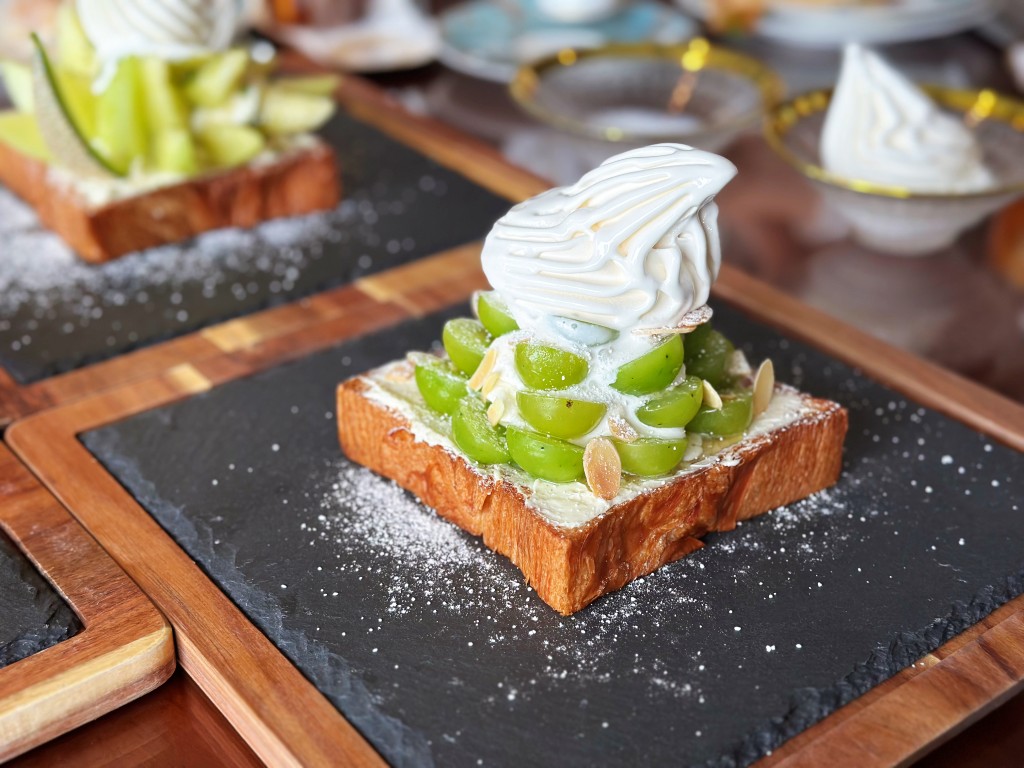 Grape toast. (HK$188)