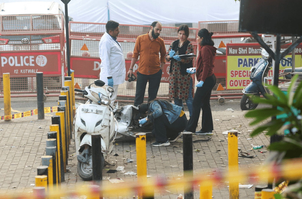 Members of the forensic team work at the site of an explosion near the historic Red Fort in the old quarters of Delhi, India, November 11, 2025. REUTERS/Adnan Abidi