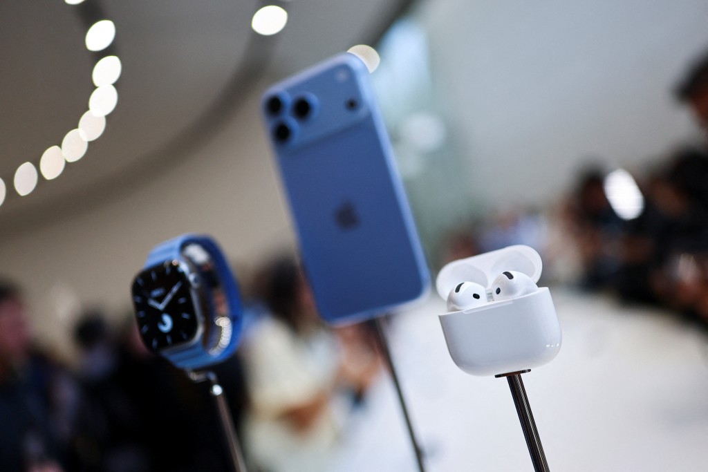 Apple Watch, iPhone 18 Pro and AirPods on display during Apple's event at the Steve Jobs Theater in Cupertino, California, U.S. September 9, 2026. REUTERS