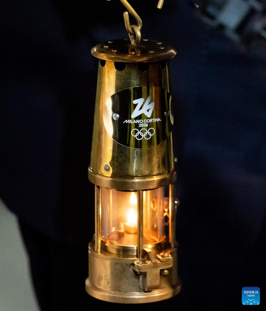 This photo taken on Dec 4, 2025 shows a lantern holding the flame of 2026 Milan-Cortina Olympic Winter Games at Fiumicino Airport in Rome, Italy. (PHOTO / XINHUA)