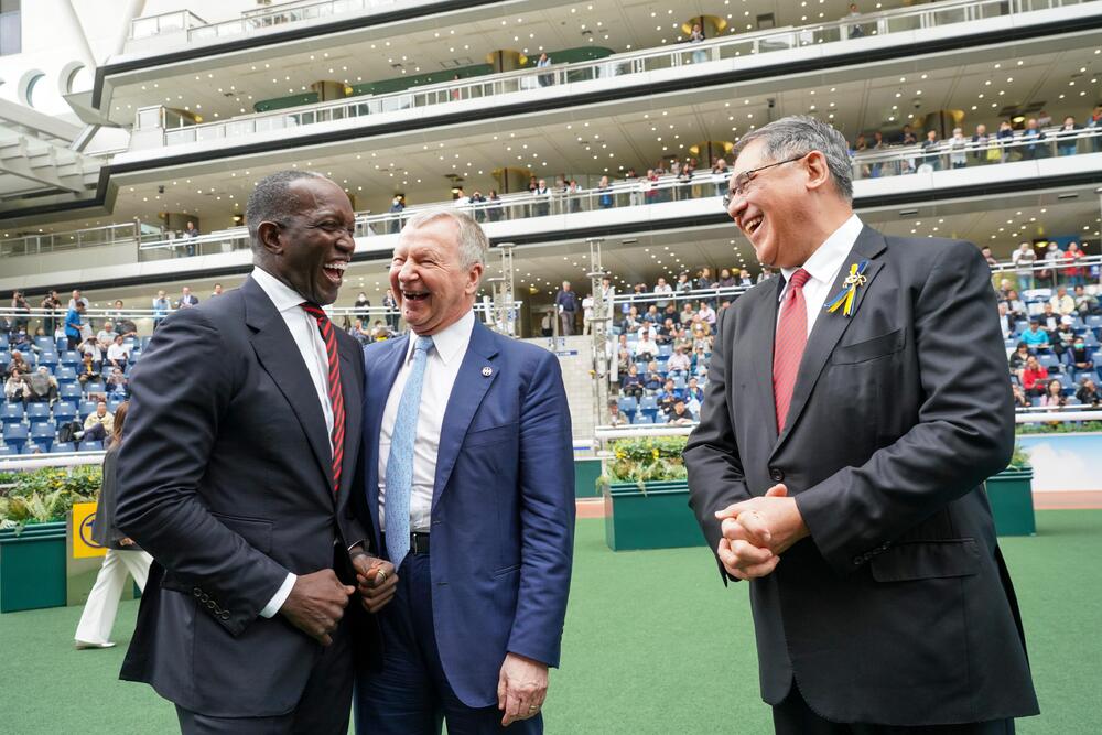 Dwight Yorke, center, is joined by Winfried Engelbrecht-Bresges, left, and Lester Huang. (HKJC)