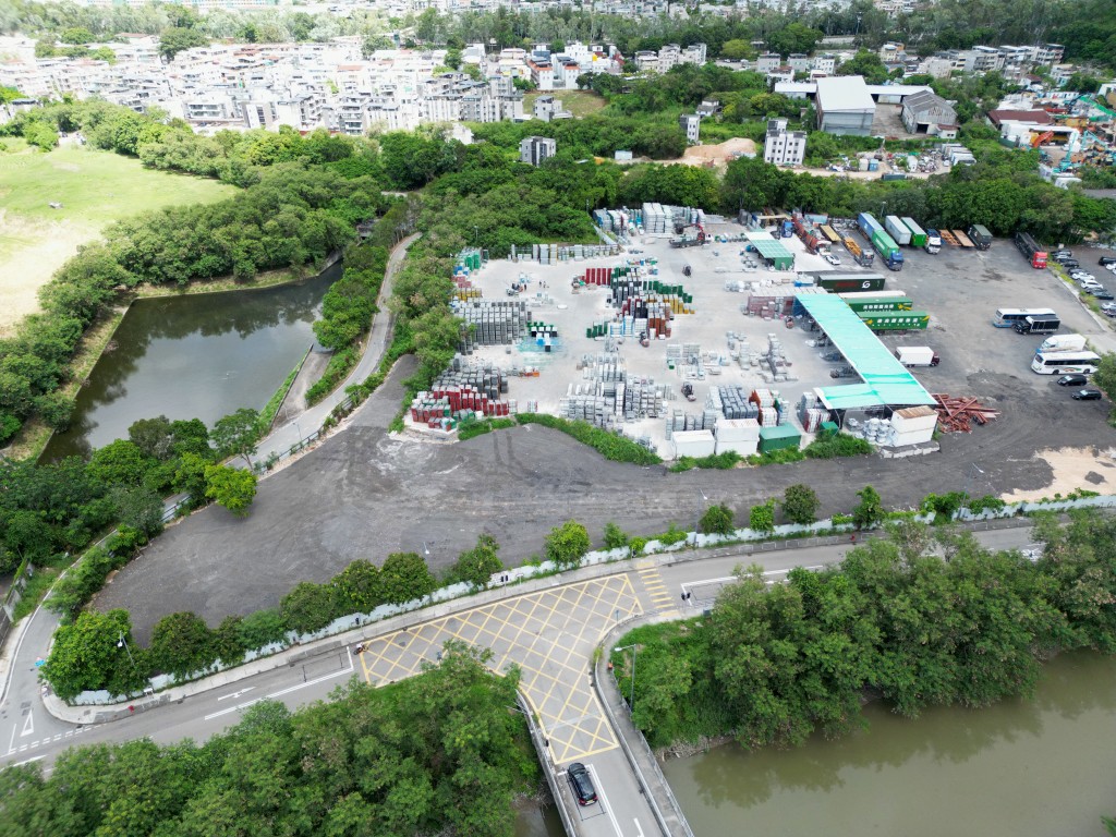 Henderson Land's Kam Pok Road project.