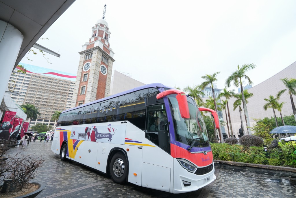 HK Phil “We Pick You Up!” bus. (Photo courtesy of HK Phil)