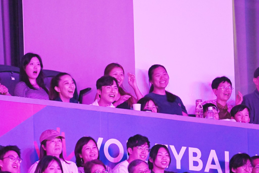 Sing Tao News Corporation chairman Karson Choi attending to cheer for the players in the final match between China and Italy