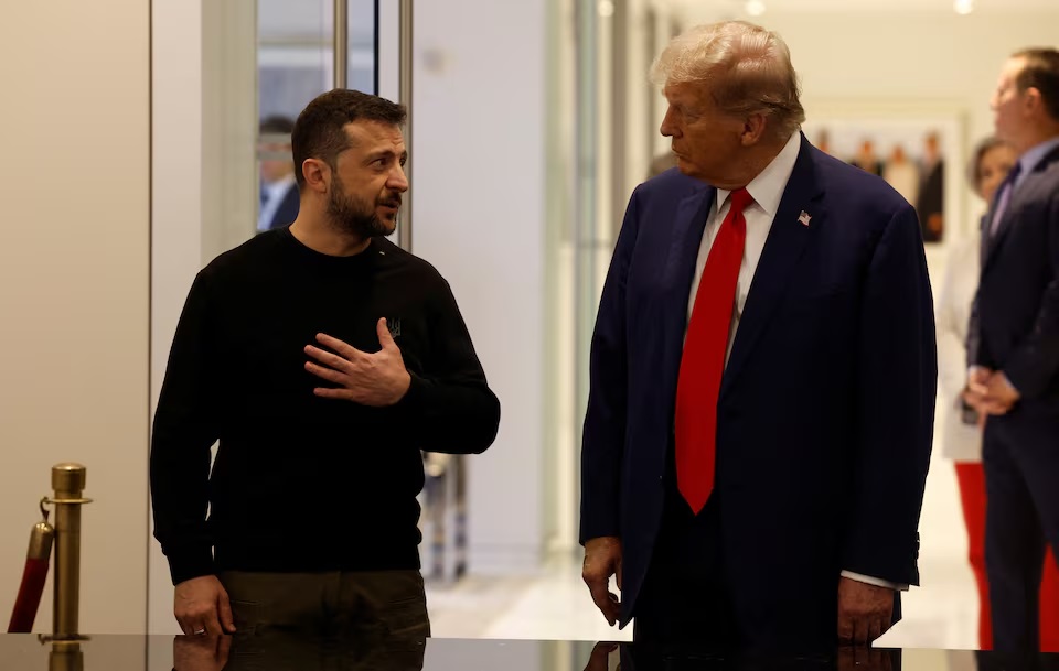 Republican presidential nominee and former U.S. President Donald Trump and Ukraine's President Volodymyr Zelenskiy meet at Trump Tower in New York City, U.S., September 27, 2024. REUTERS/Shannon Stapleton/File Photo