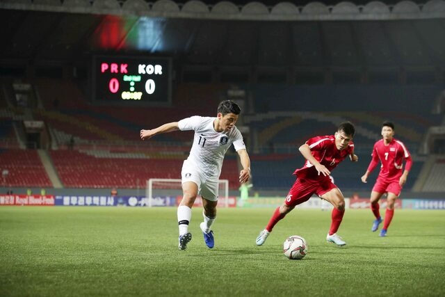 FILE PHOTO: Soccer Football - 2022 World Cup Qualifier Round 3 - Group H - South Korea v North Korea - Kim Il Sung Stadium, Pyongyang, North Korea - October 15, 2019 South Korea's Hwang Hee-chan in action. Yonhap via REUTERS 